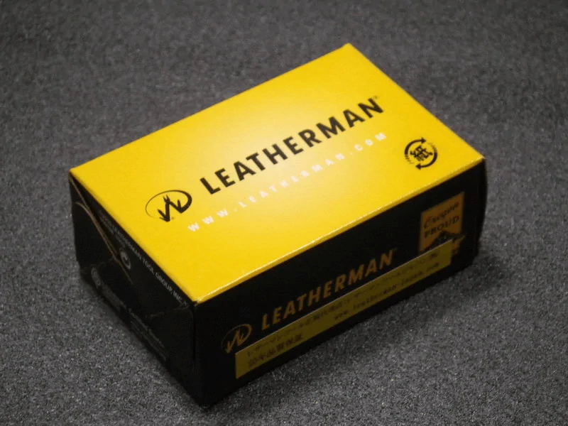 LEATHERMAN SQUIRT ES4 / Package