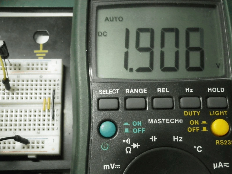 出力電圧：1.906V