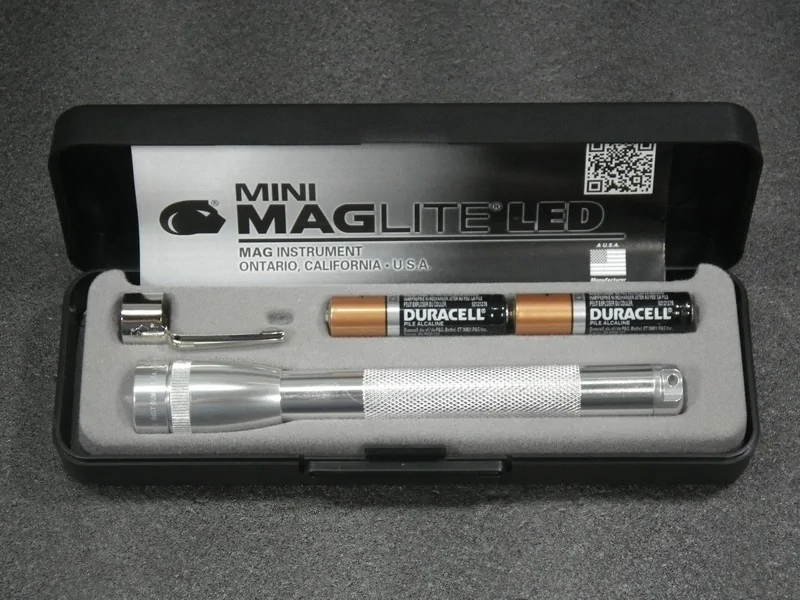 Mini MAGLITE LED 2AAA / package