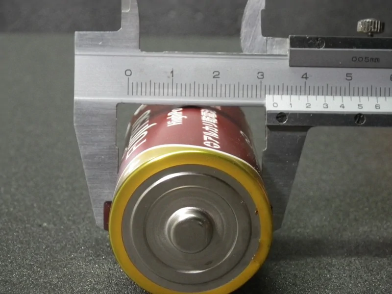 アルカリ単一乾電池：直径