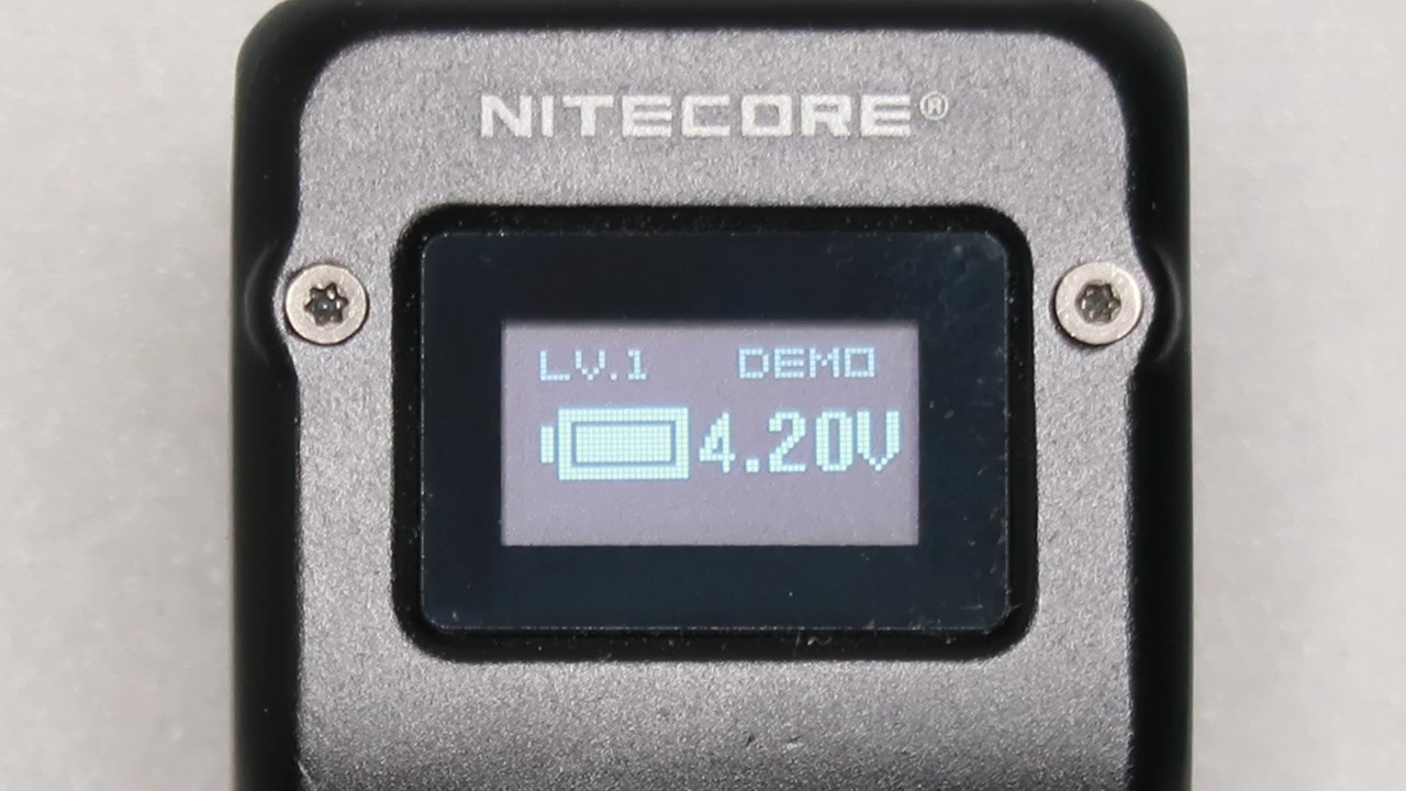 NITECORE T4K / OLED : battery voltage