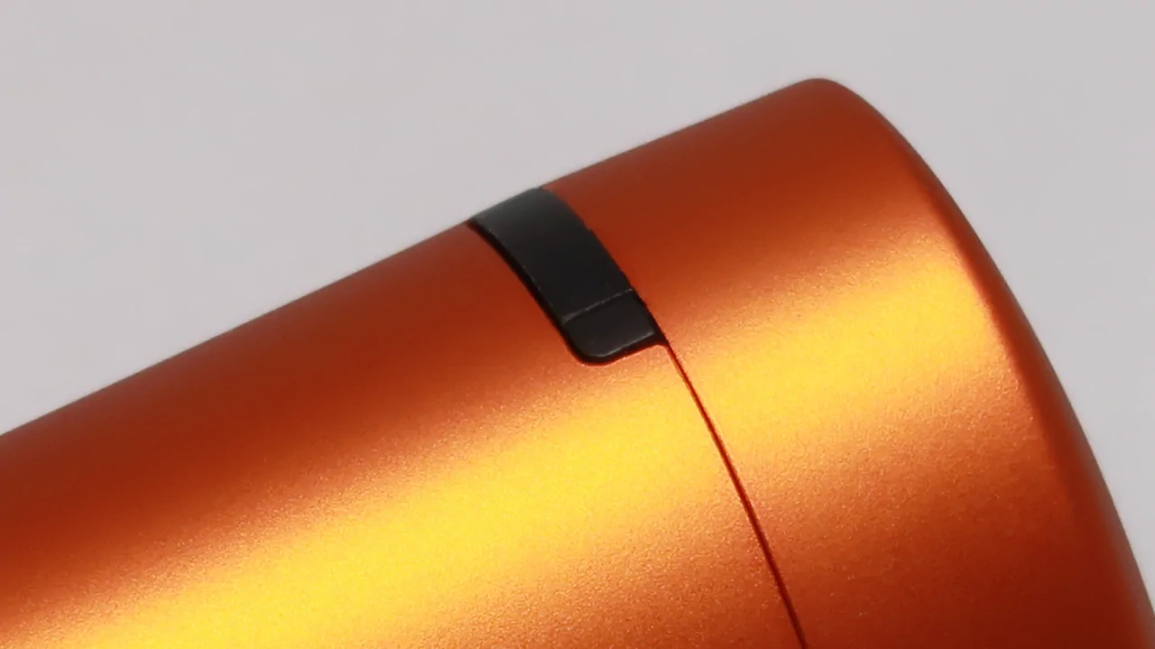 OLIGHT Baton3 Premium Edition - Orange : Wireless Charger : movable part