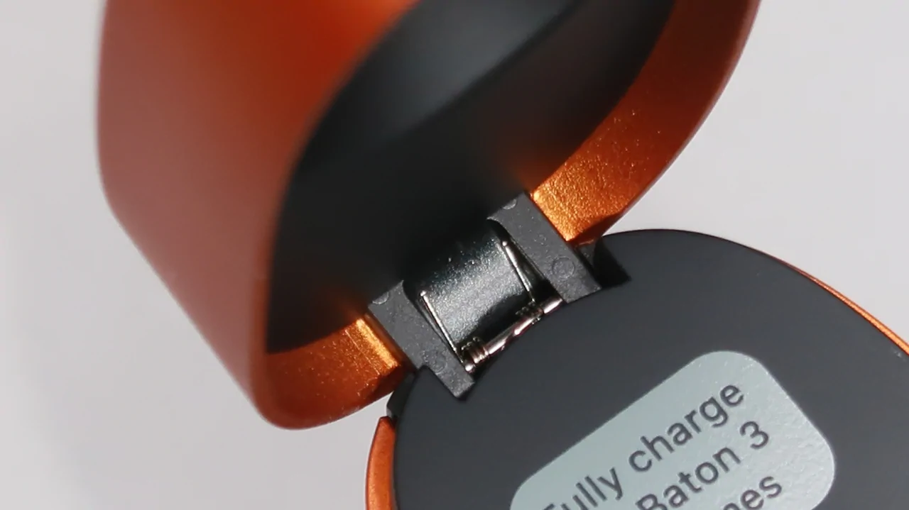 OLIGHT Baton3 Premium Edition - Orange : Wireless Charger : movable part
