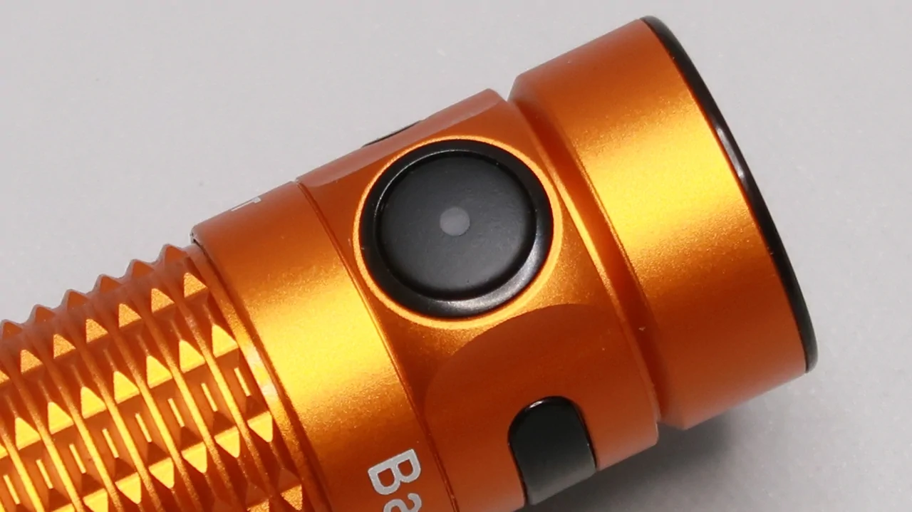 OLIGHT Baton 3 Premium Edition - Orange : switch