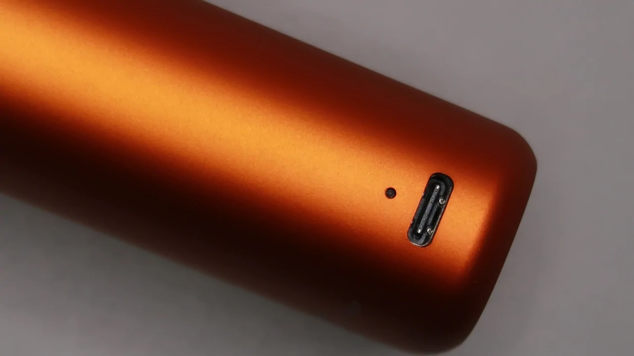 OLIGHT Baton 3 Premium Edition - Orange : wireless charger: indicator.2
