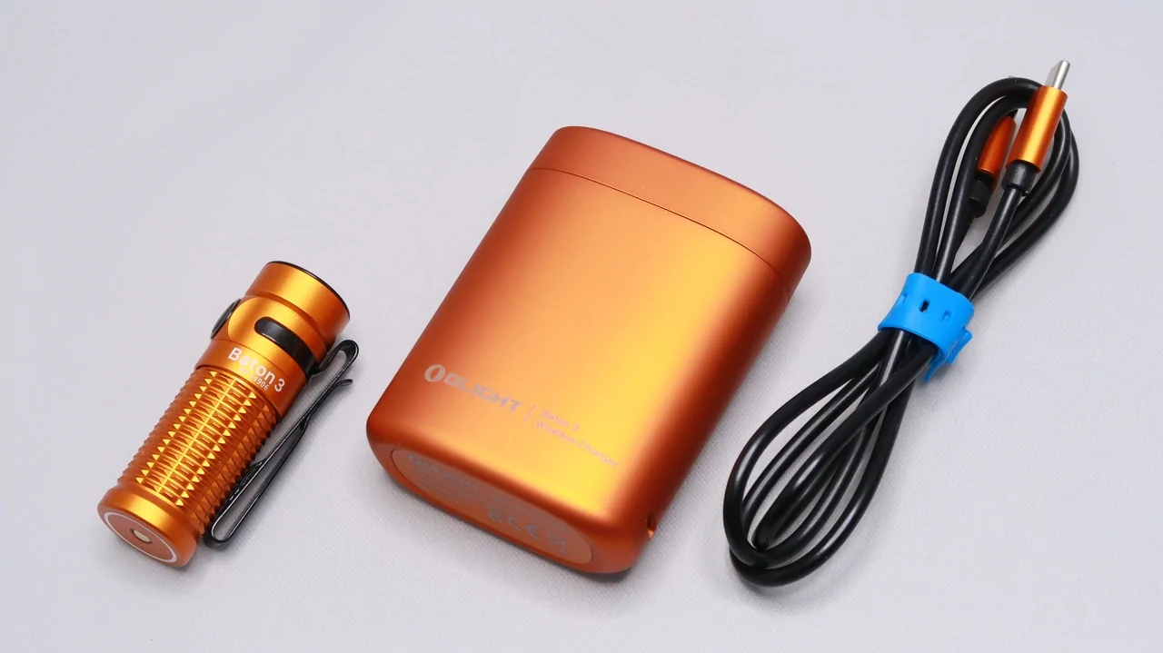 OLIGHT Baton 3 Premium Edition - Orange : wireless charger