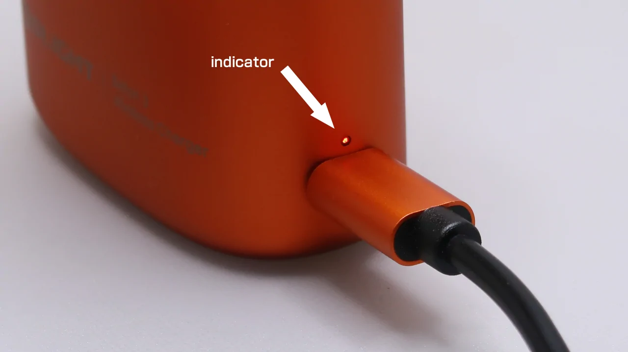 OLIGHT Baton 3 Premium Edition - Orange : wireless charger - charging