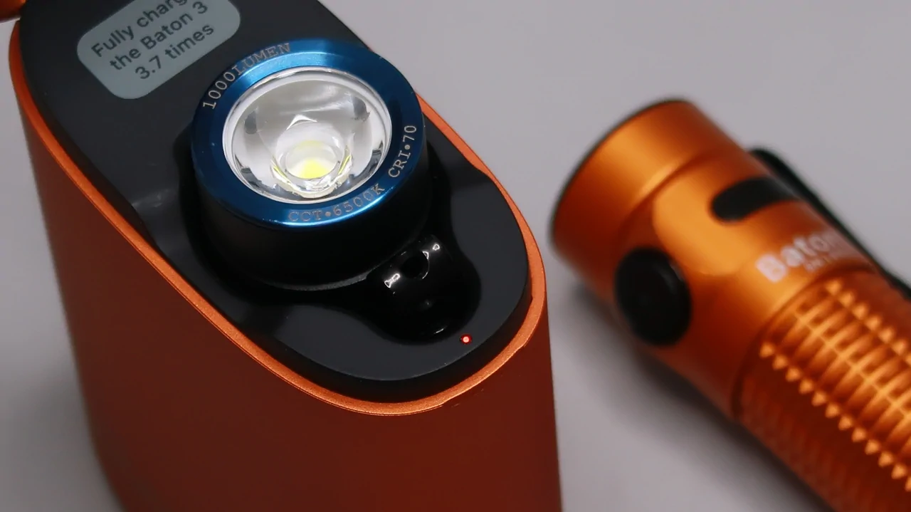 OLIGHT Baton 3 Premium Edition - Orange : S1R-II - charging