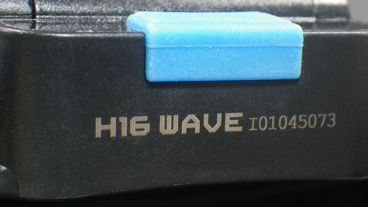 OLIGHT H16 WAVE / switch