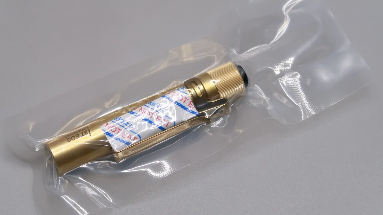 OLIGHT i3T EOS Brass / pack.3 : Vacuum packing