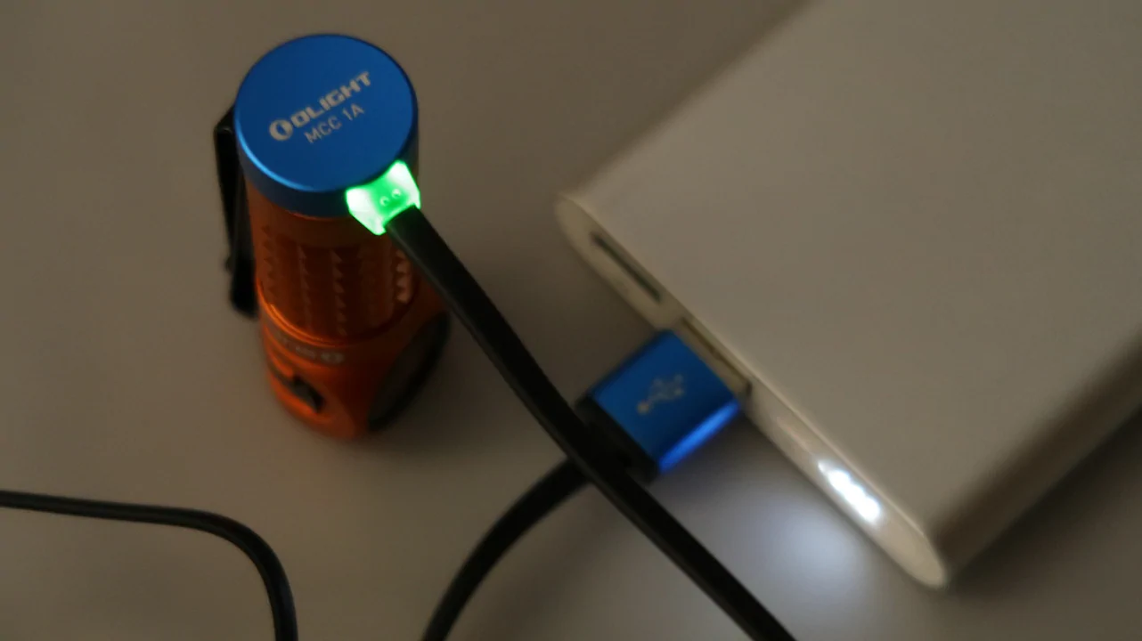 OLIGHT Perun mini / MCC 1A charger