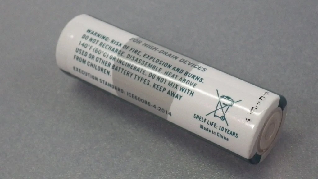 OLIGHT S1A BATON / 1.5v AA Lithium battery