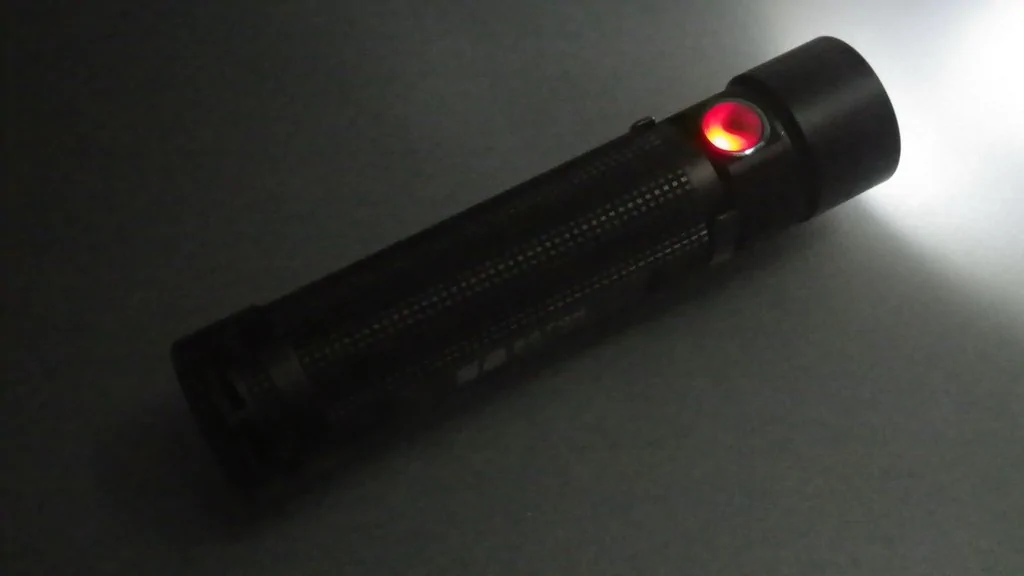 OLIGHT S2 BATON / Low-battery indicator