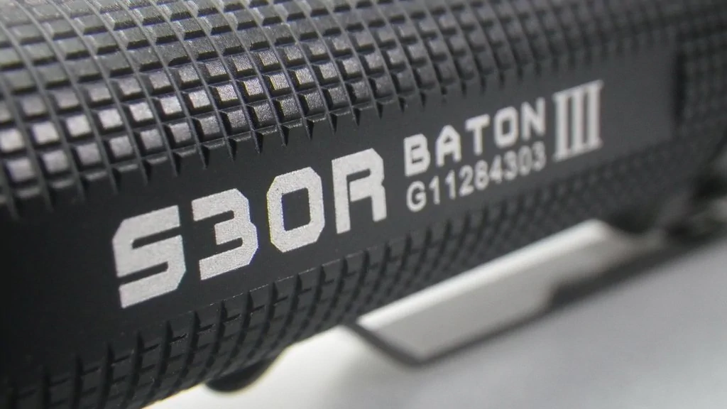 OLIGHT S30R BATON - III / CREE XM-L2 (CW) : flashlight review