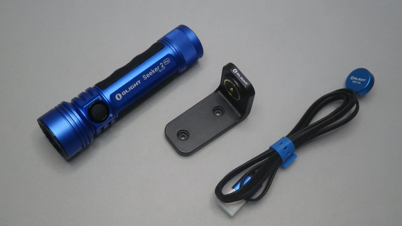 OLIGHT SEEKER 2 Pro / MCC1AL charger