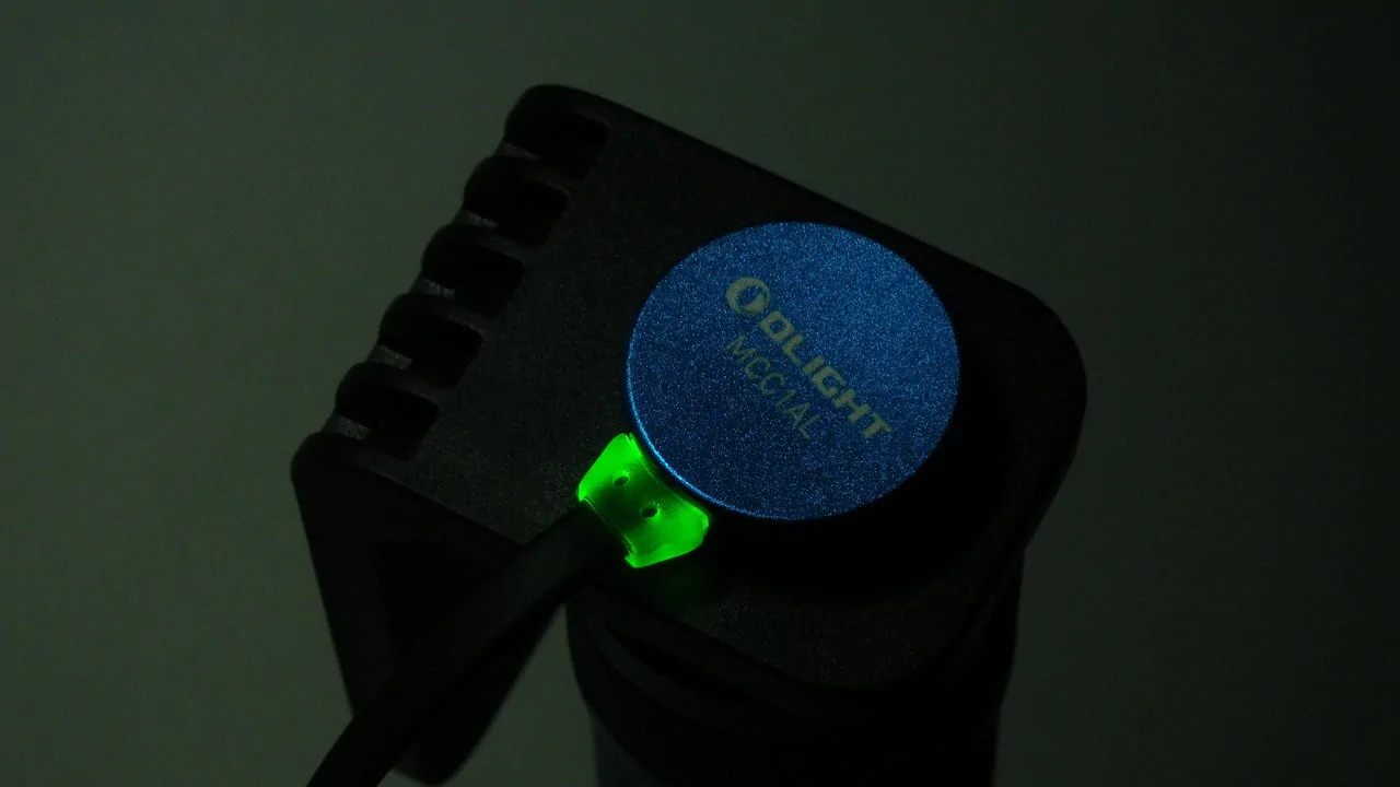 OLIGHT SEEKER 2 Pro / charger : GREEN