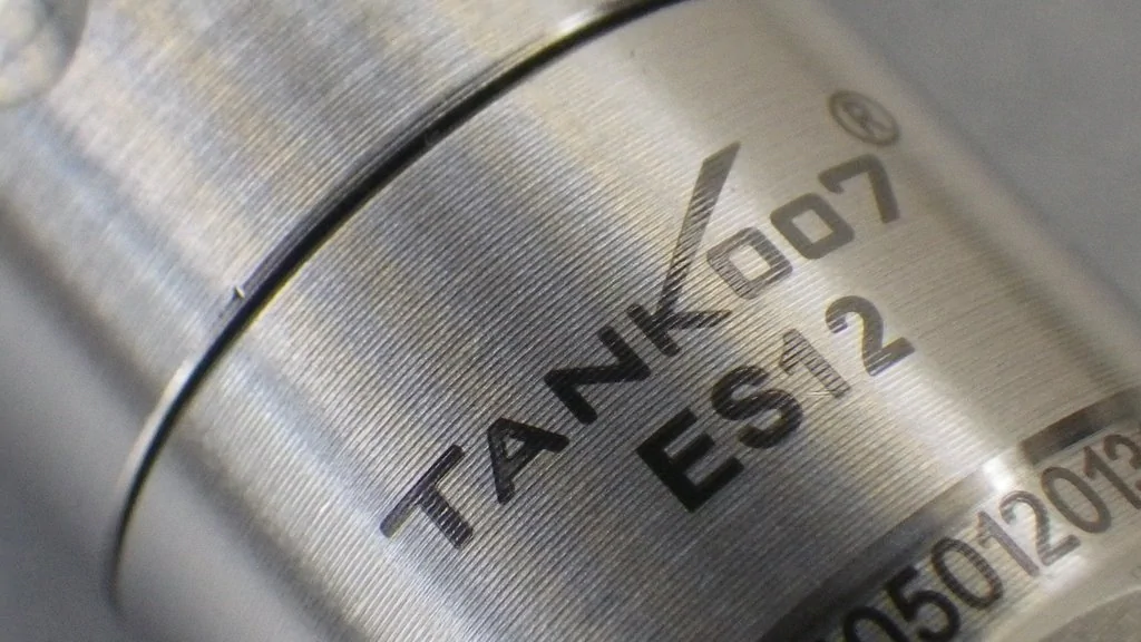TANK007 ES12 / CREE XP-E R3 (CW) : flashlight review