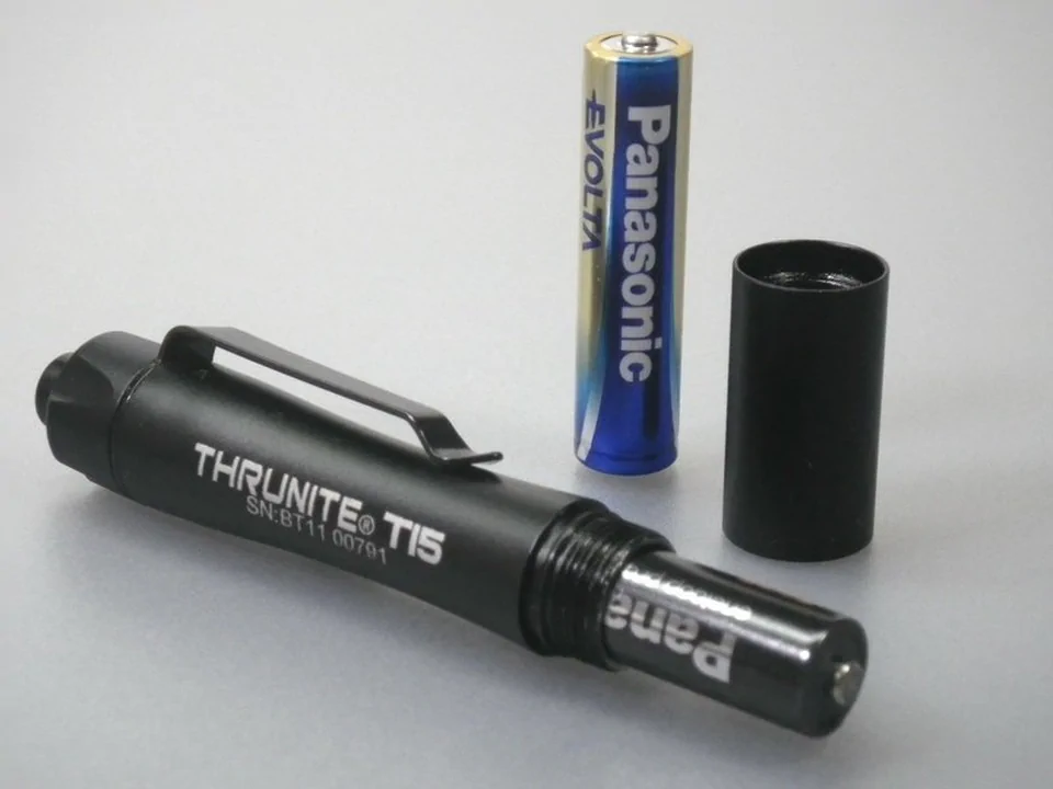 ThruNite Ti5 / 電池