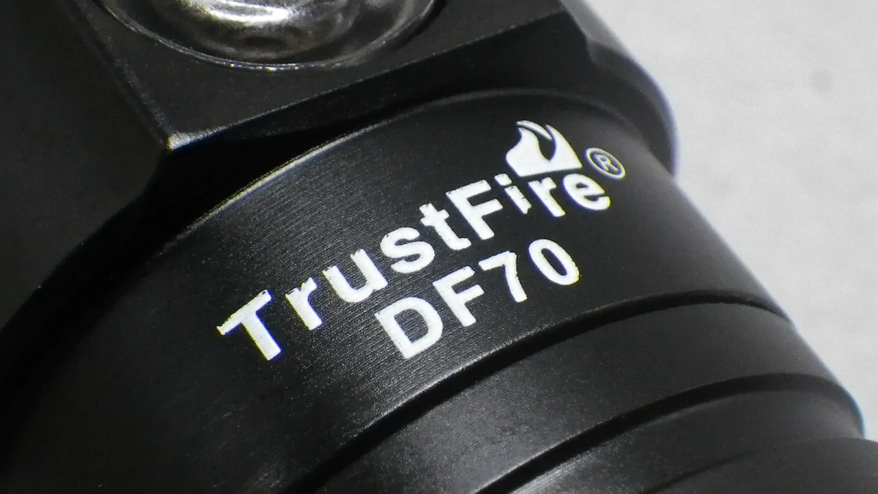 アウトドア ライト/ランタン TrustFire DF70 / CREE XHP70 – 耐水深：70m ダイビングライト | roomX 