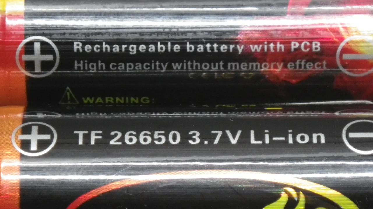 TrustFire DF70 / battery