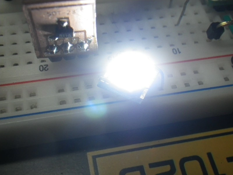 5050 表面実装型LED テスト点灯