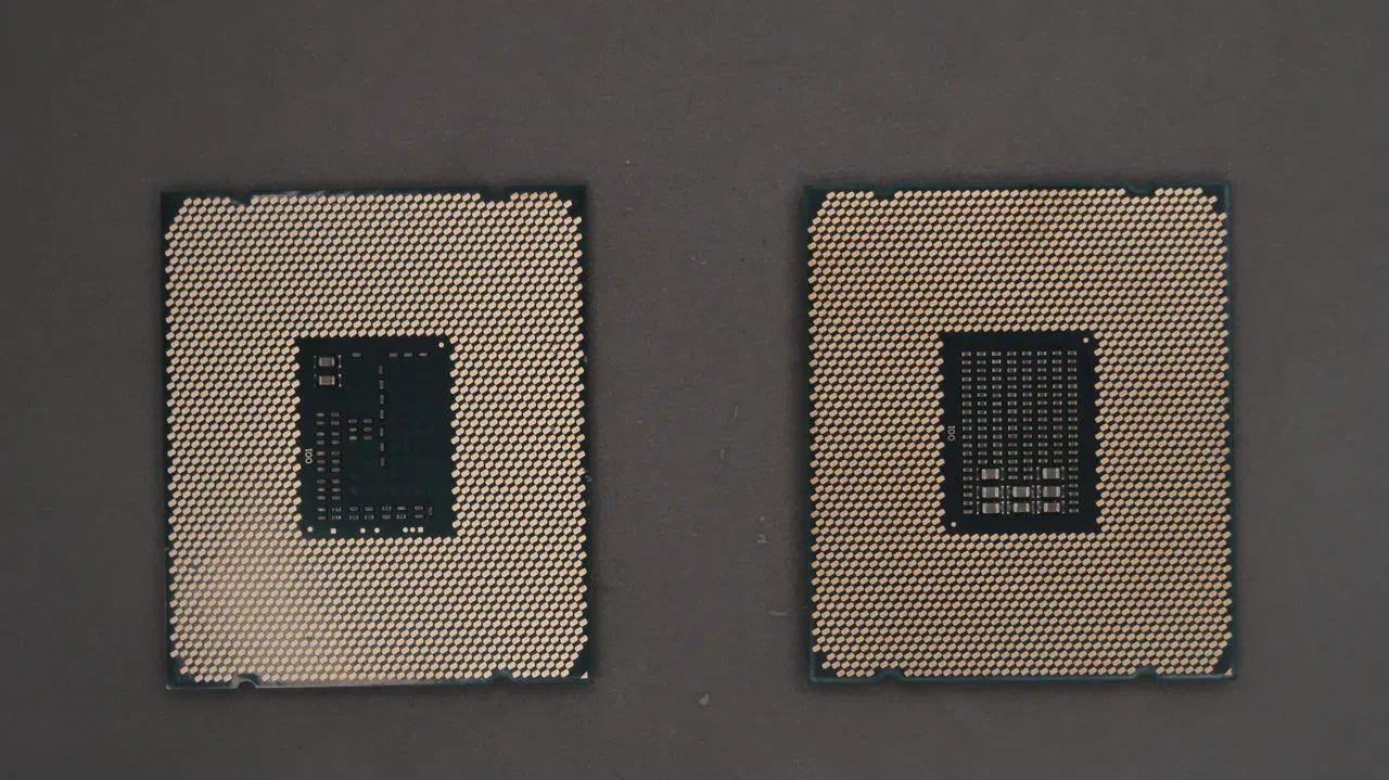Xeon E5-1607 v3 ＆ Xeon E5-2620 v4 : 裏