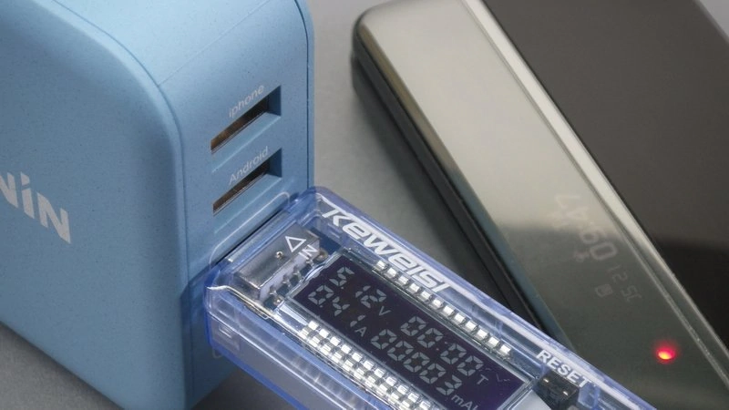 TININ USB急速充電器：携帯電話充電／ポート2
