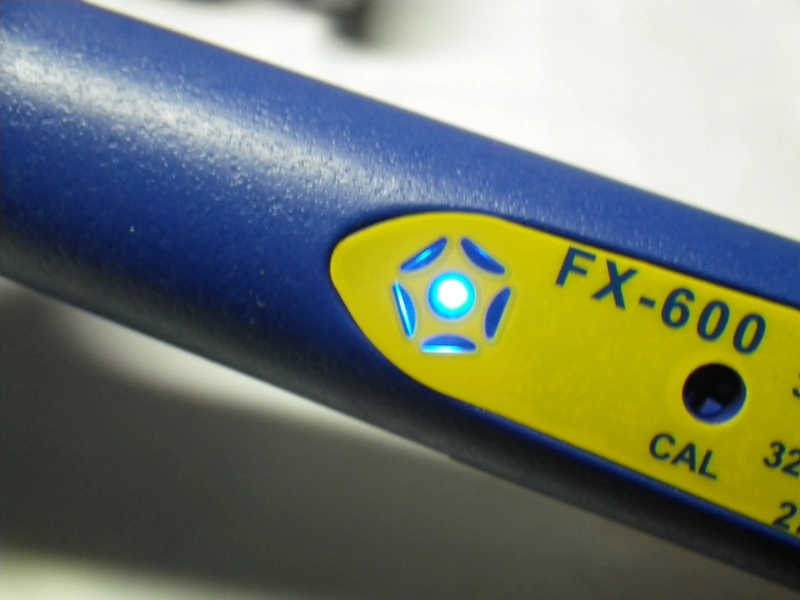 Hakko FX-600 / Blue LED